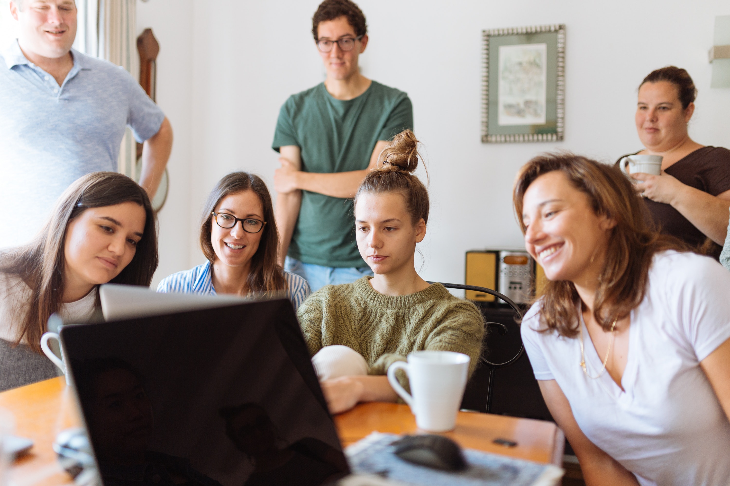 people-looking-at-laptop-computer-1595391 (1)